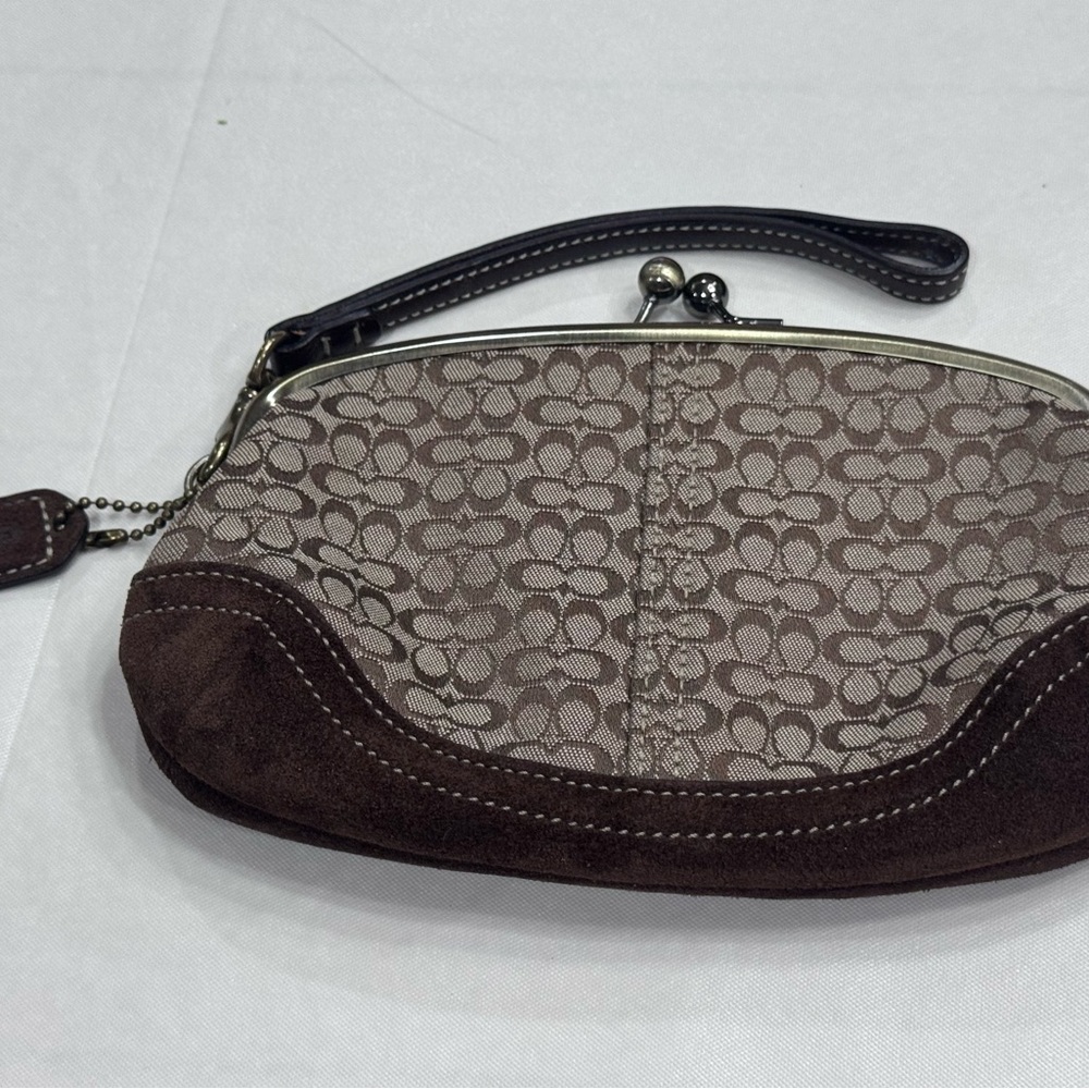 LIKE NEW | COACH | Vintage Y2K |  Brown Signature Canvas Kisslock Wristlet